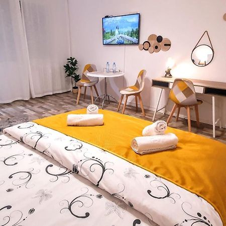The Yellow King - Luxurious Apartment Bukarest Kültér fotó